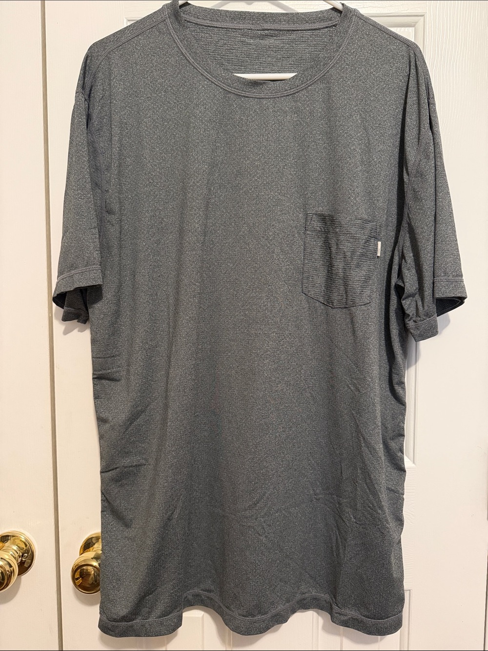Vuori Men's Heather Charcoal Pocket Tee